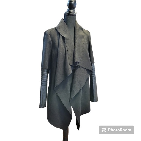 Onayaya Winter Cape Black w/ Faux leather arms. Waterfall open front FITS LIKE M - Picture 1 of 7